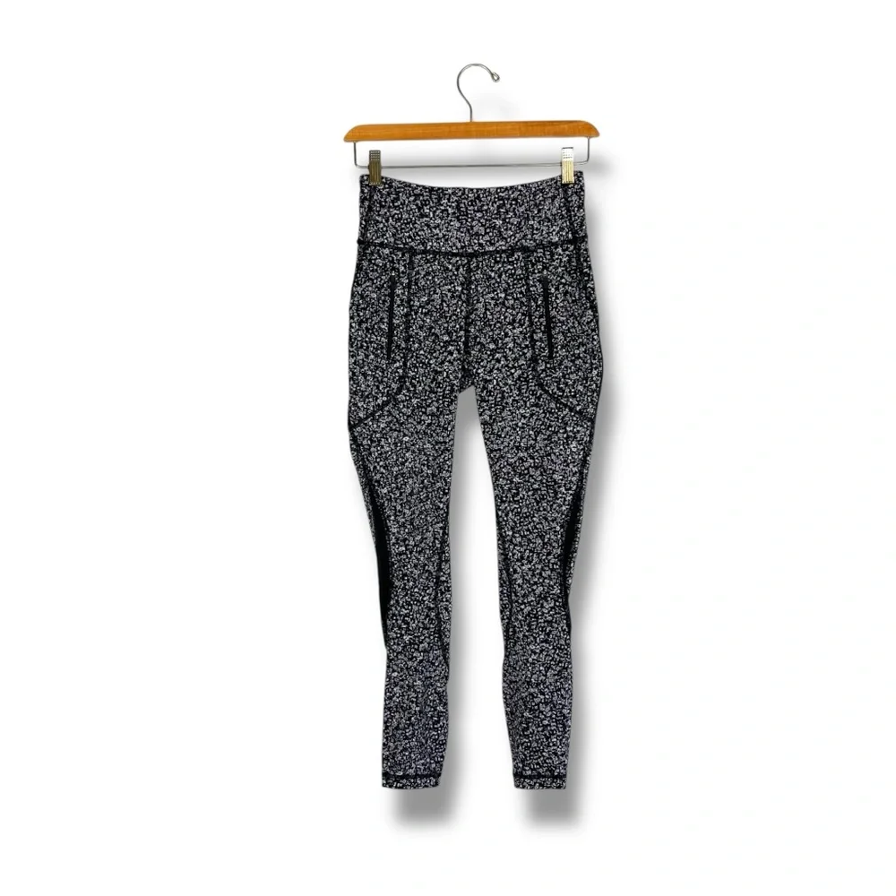 Lululemon Invigorate 7/8 Tight Daisy Dust Alpine White Black Size 4 Mesh Running